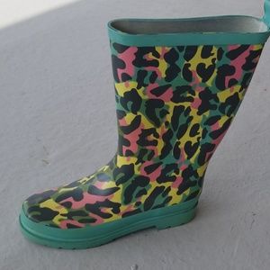 Waterproof rain boots